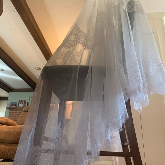 Lace ivory wedding dress - Picture 14 of 14